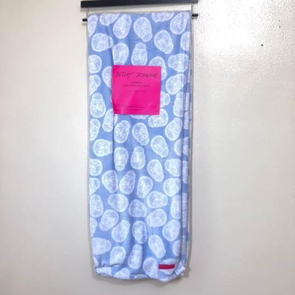 Betsey Johnson Other - Betsey Johnson Ultra Soft Sugar Skull Plush Throw